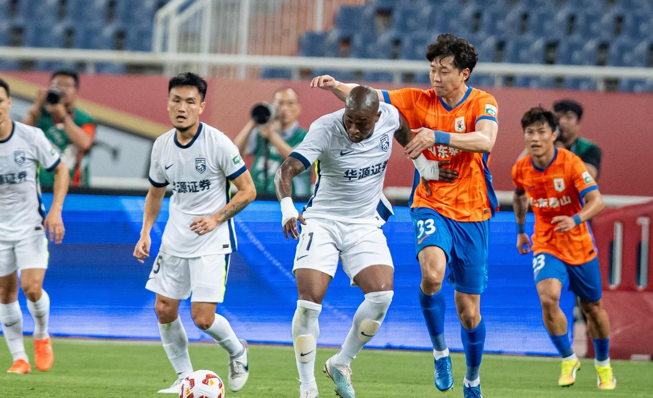 武汉三镇迎德甲关键赛，赛后刷新队史纪录，媒体盛赞，资深球员宣示担当(武汉三镇最新积分榜)