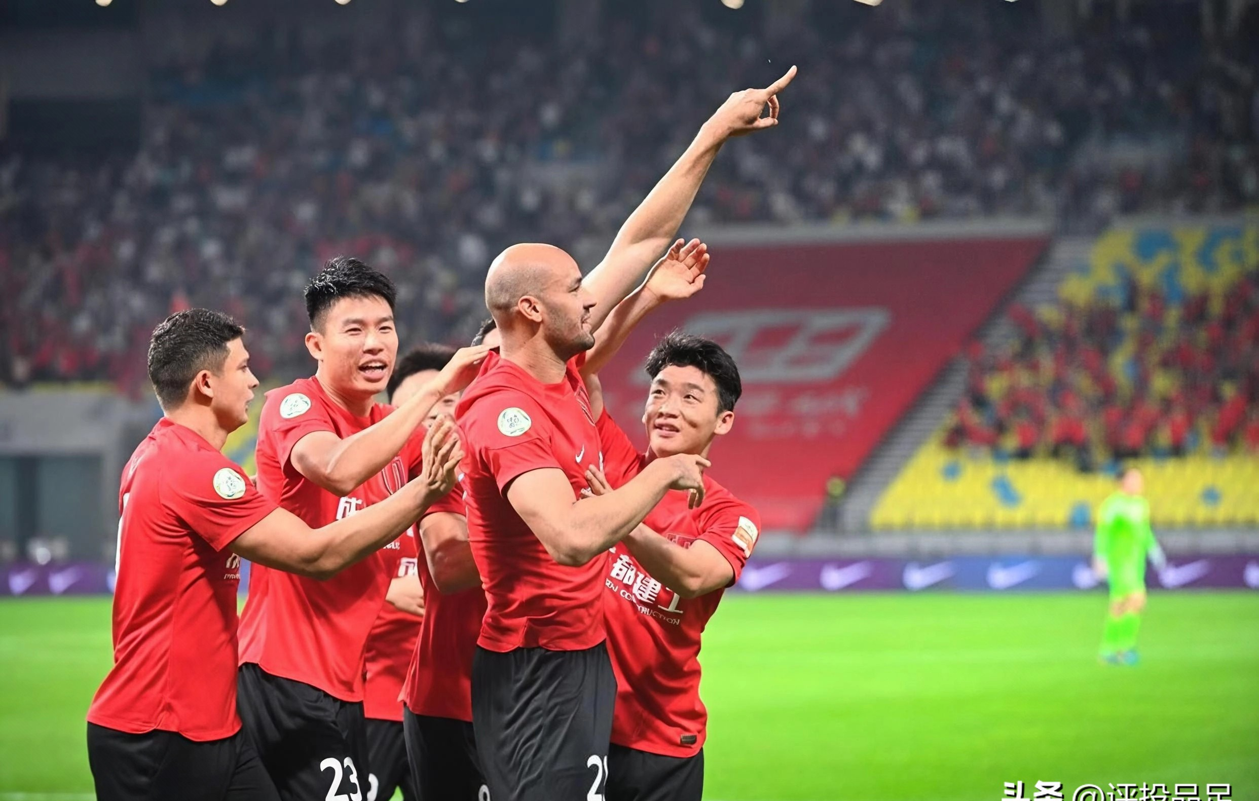爱游戏-上海申花迎欧联关键赛，转会期队长鼓劲，底气十足，纪律约束更严格(中国足球上半场上海申花腾讯视频)