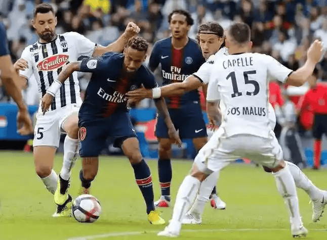 爱游戏中国-关于赛前法国杯焦点战；皇家社会临场应变；更衣室稳定；轮换策略成焦点的信息